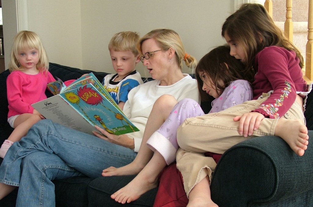 mother-reading-a-book-to-children-1438086